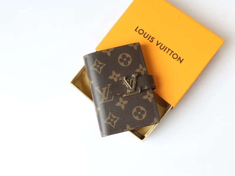 Alternative view of LV Wallets-1012