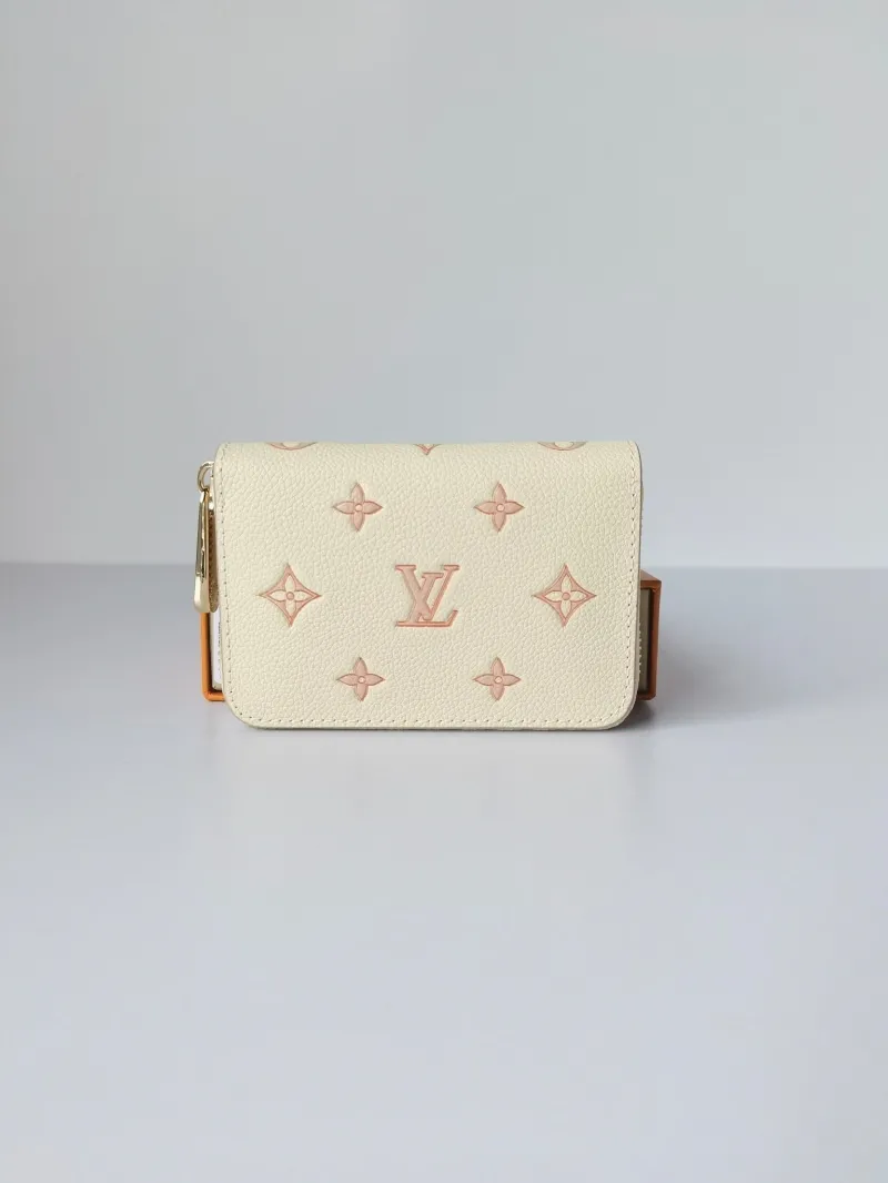 Alternative view of LV Wallets-1013
