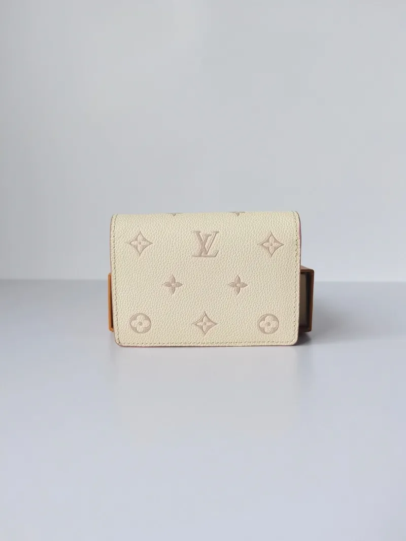 Alternative view of LV Wallets-1014