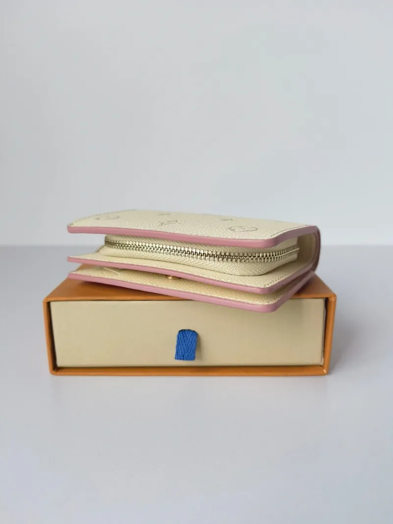 LV Wallets-1014 - Image 3