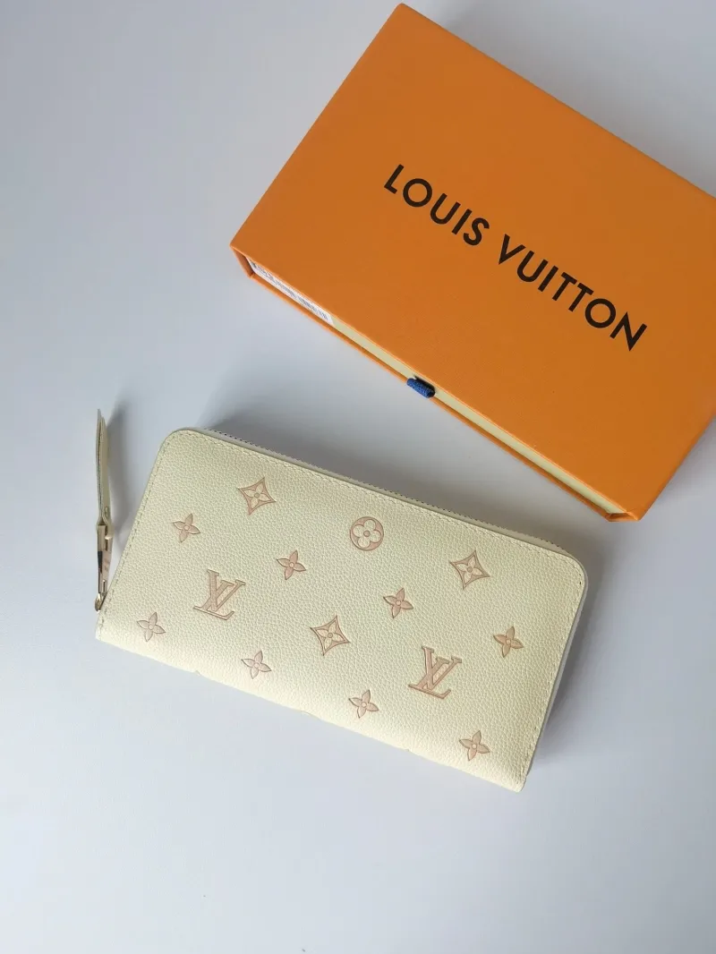 LV Wallets-1015 - Image 3
