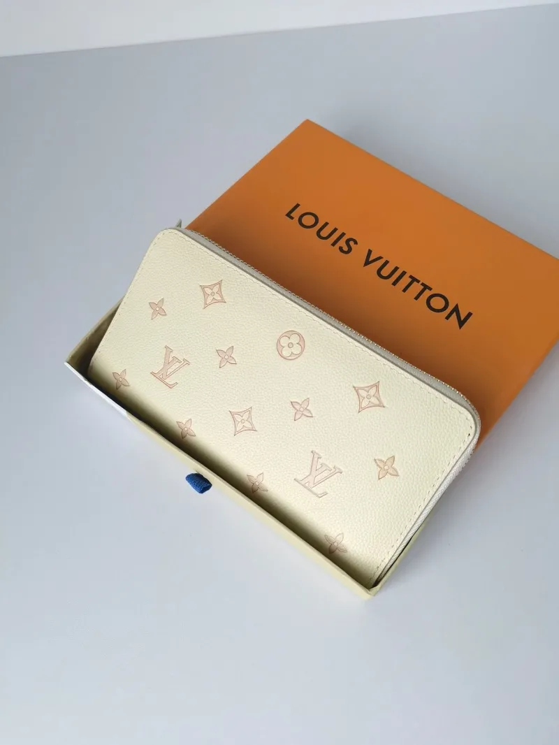 LV Wallets-1015 - Image 5