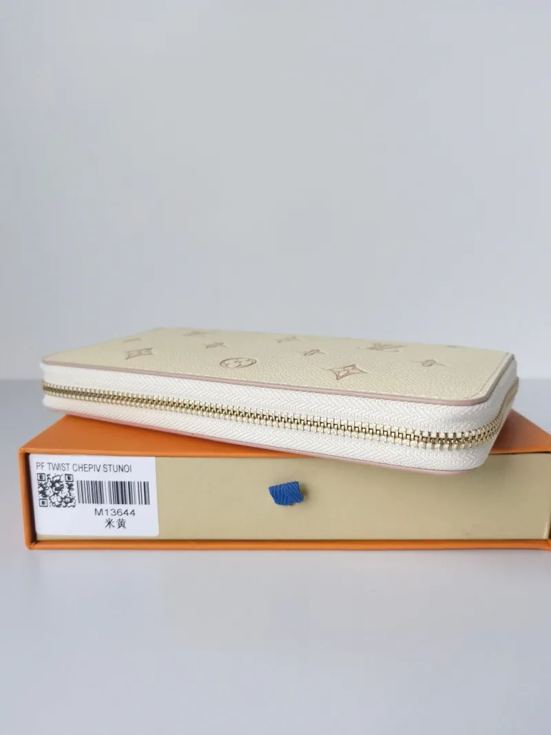 LV Wallets-1015 - Image 7