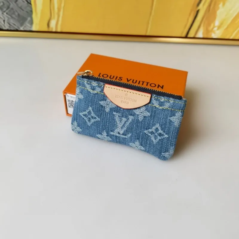 Alternative view of LV Wallets-1016
