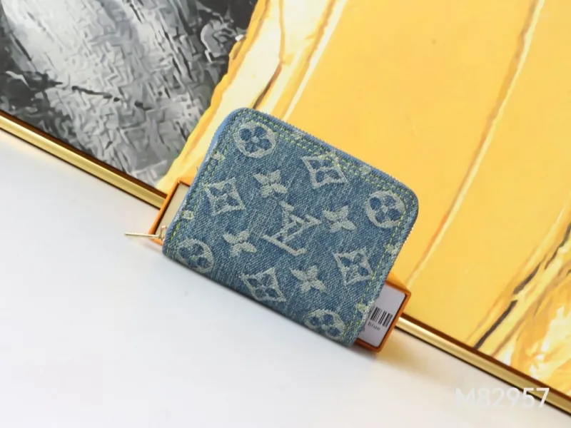 Alternative view of LV Wallets-1017