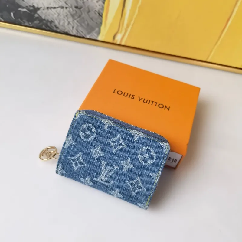 Alternative view of LV Wallets-1018