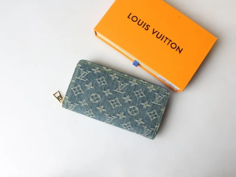 LV Wallets-1019 - Image 3