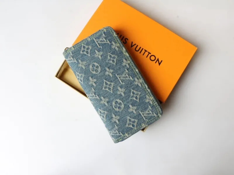 LV Wallets-1019 - Image 4