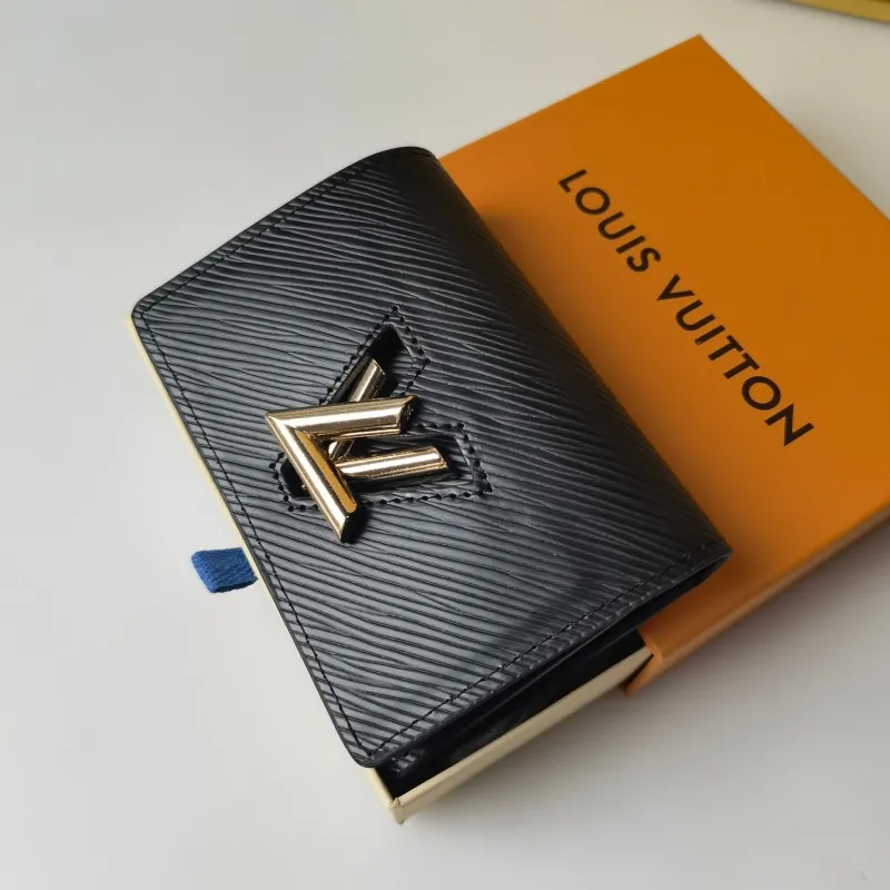 Alternative view of LV Wallets-1020