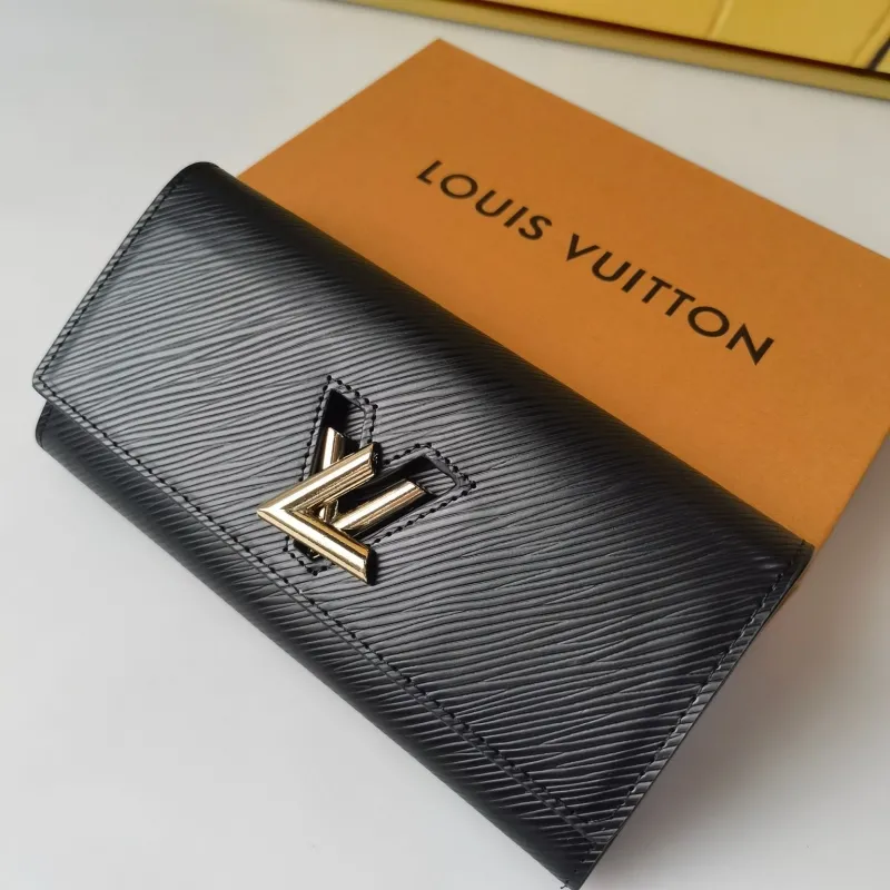 Alternative view of LV Wallets-1023