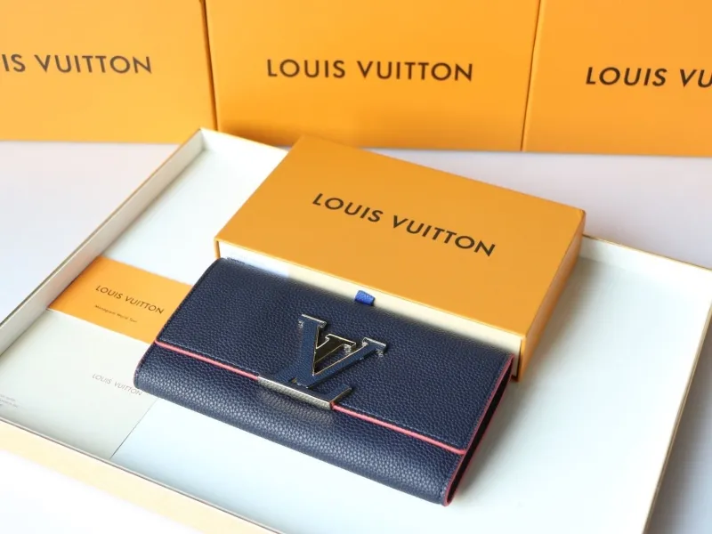 Alternative view of LV Wallets-1025