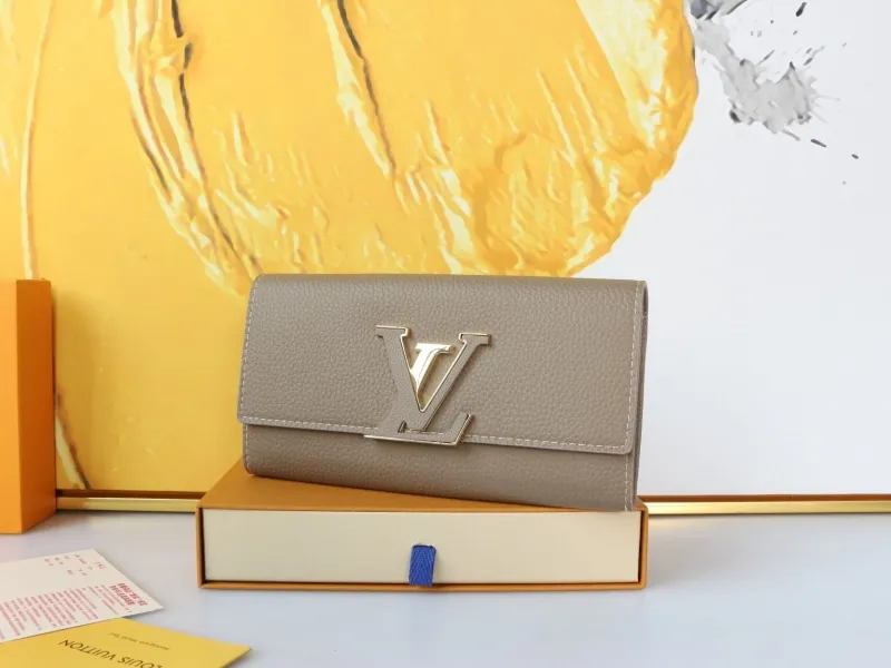 LV Wallets-1026