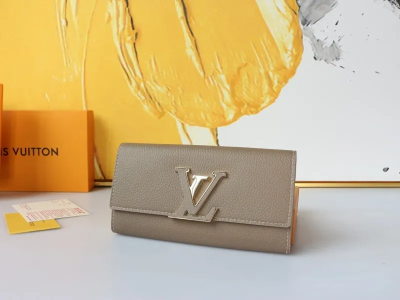 Alternative view of LV Wallets-1026