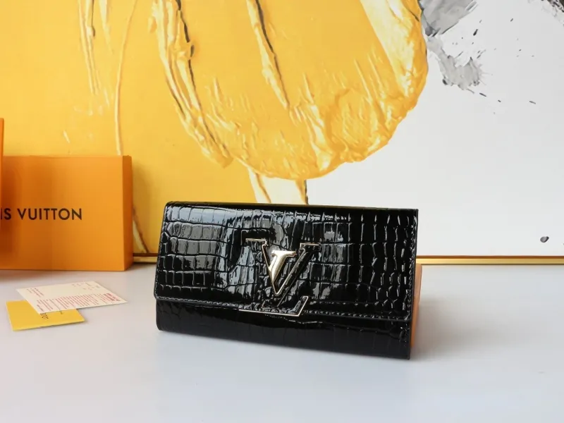 Alternative view of LV Wallets-1029