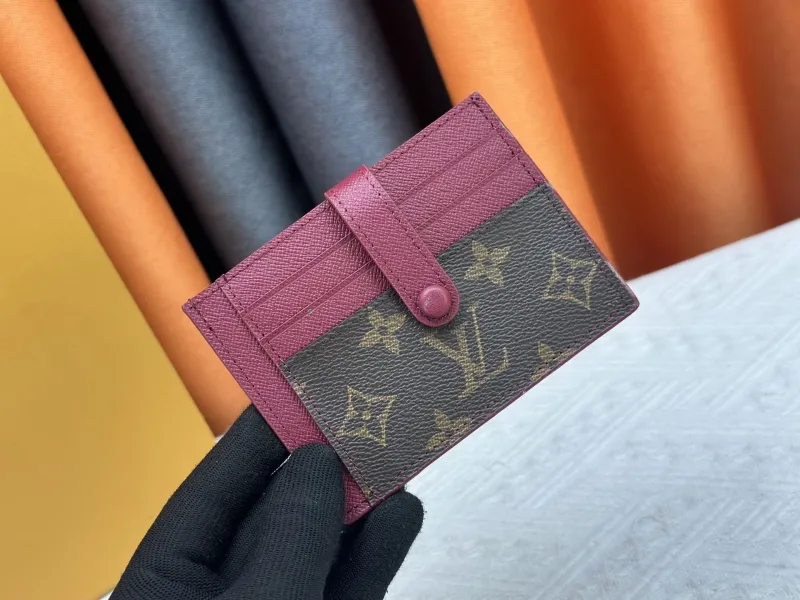 LV Wallets-1030