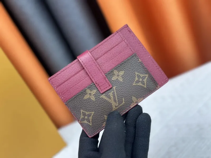 Alternative view of LV Wallets-1030