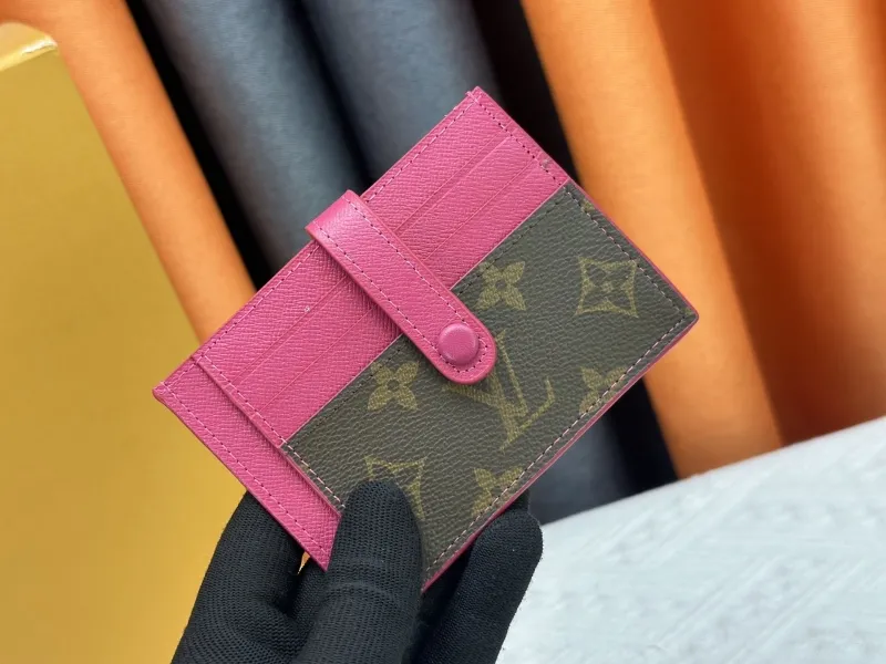 LV Wallets-1031
