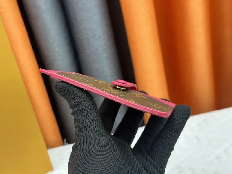 Alternative view of LV Wallets-1031