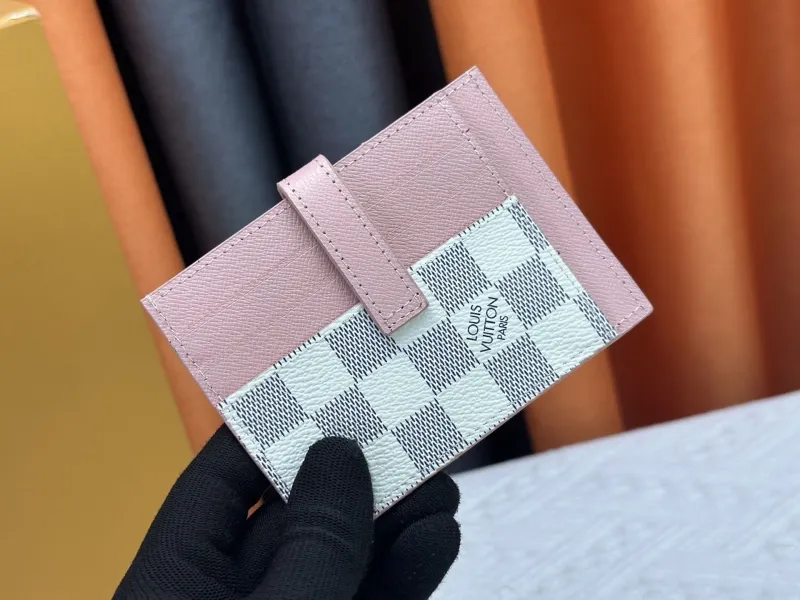 Alternative view of LV Wallets-1032