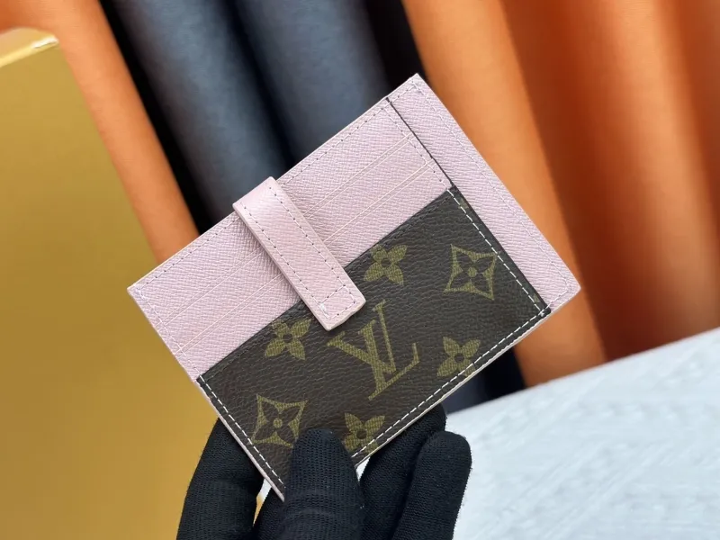 LV Wallets-1033