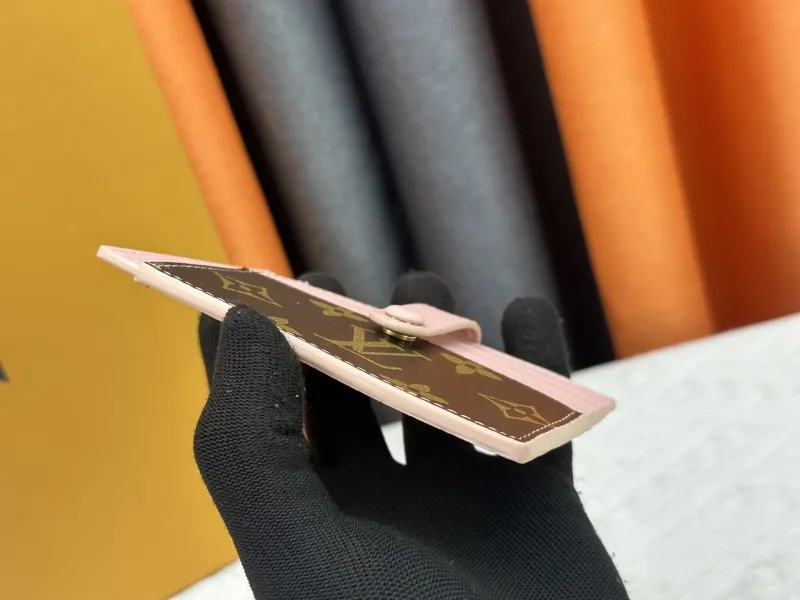 Alternative view of LV Wallets-1033
