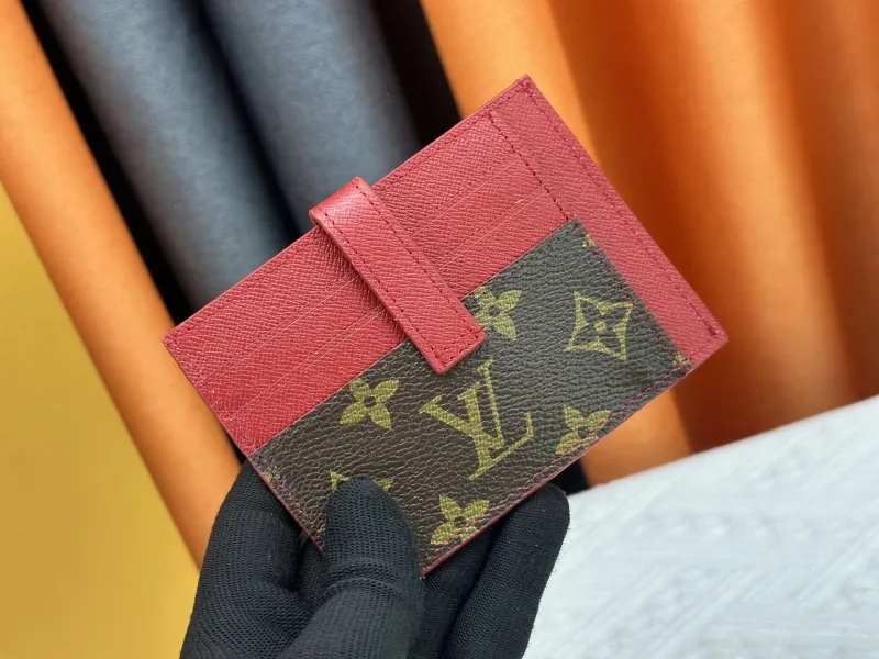 Alternative view of LV Wallets-1035