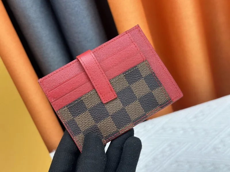Alternative view of LV Wallets-1036