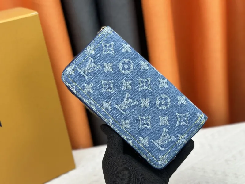 Alternative view of LV Wallets-1038