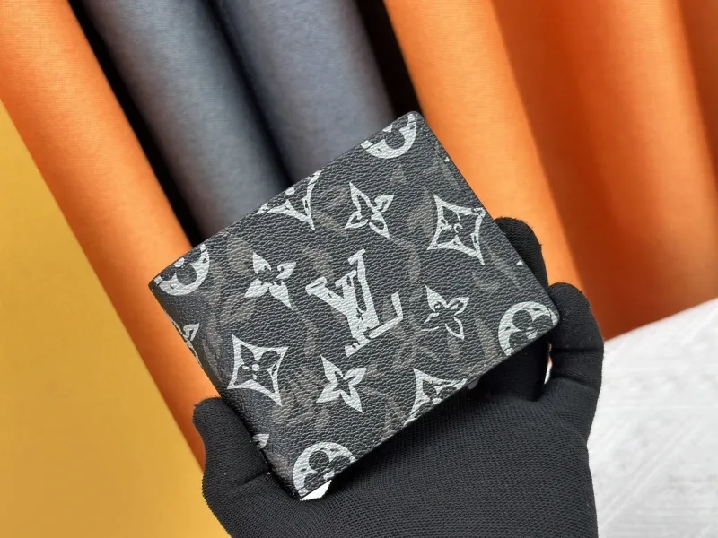 LV Wallets-1039