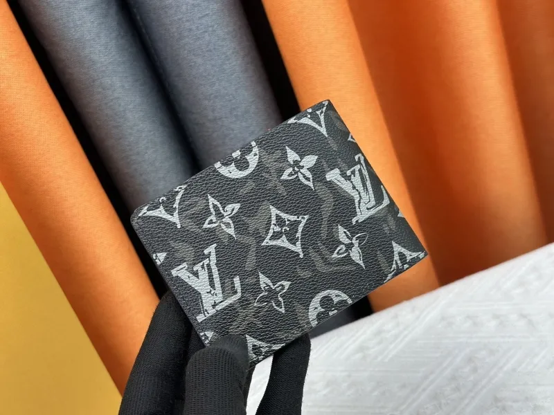 Alternative view of LV Wallets-1039