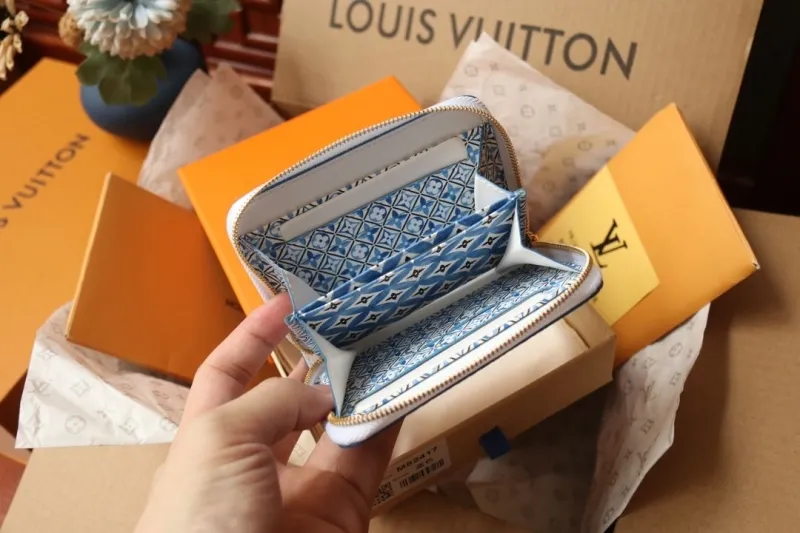 LV Wallets-1041 - Image 5