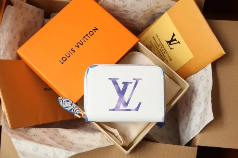 LV Wallets-1041 - Image 9