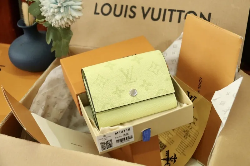 LV Wallets-1042