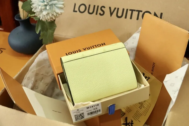 Alternative view of LV Wallets-1042