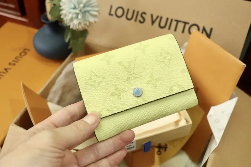 LV Wallets-1042 - Image 3