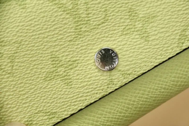 LV Wallets-1042 - Image 7