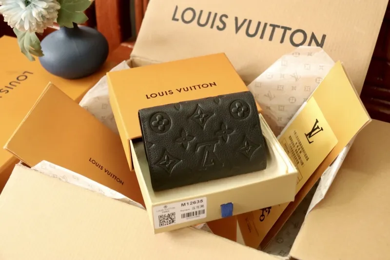 Alternative view of LV Wallets-1043