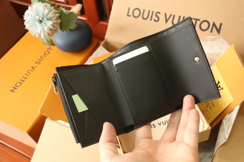LV Wallets-1043 - Image 4