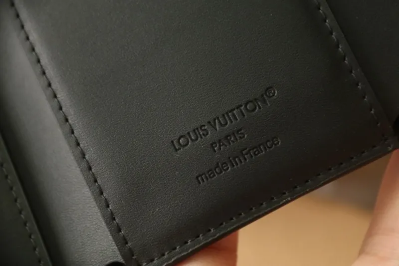 LV Wallets-1043 - Image 5