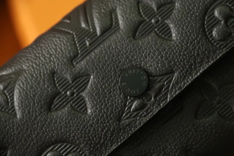 LV Wallets-1043 - Image 6