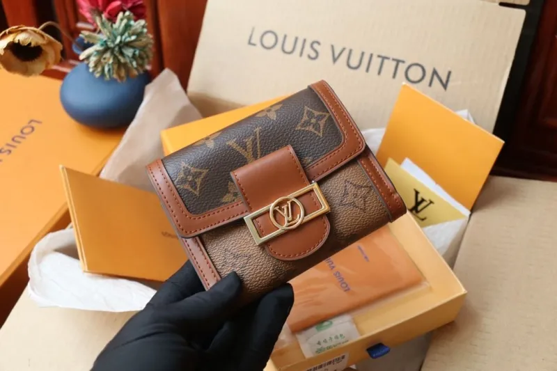 Alternative view of LV Wallets-1044