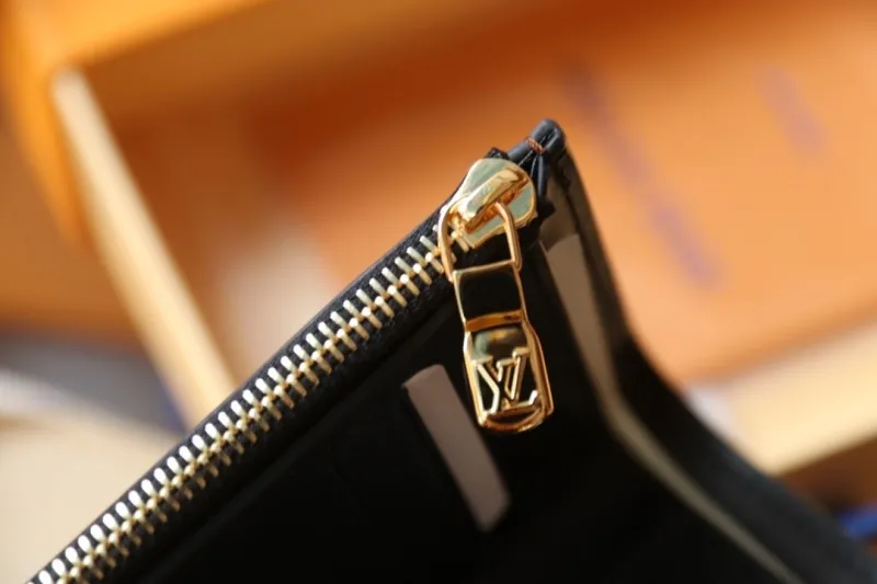 LV Wallets-1044 - Image 5