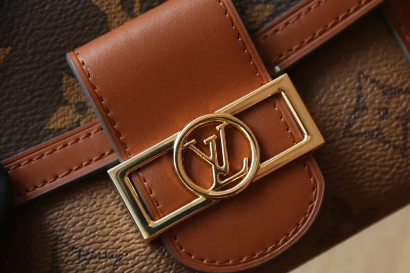 LV Wallets-1044 - Image 6