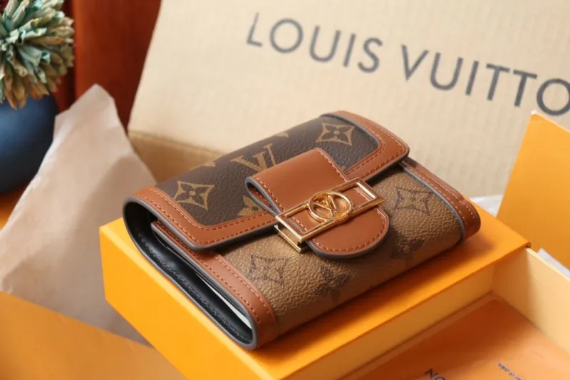 LV Wallets-1044 - Image 8