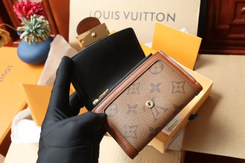 LV Wallets-1044 - Image 9