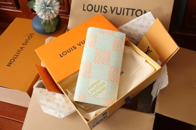 LV Wallets-1045
