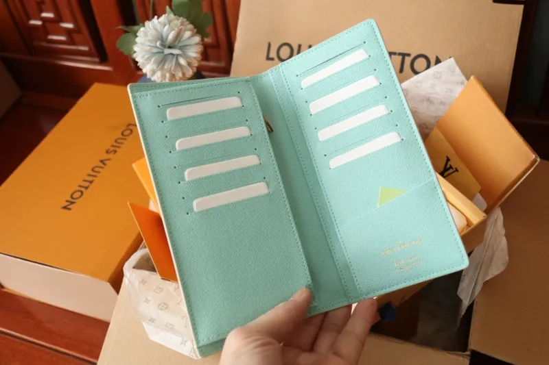 LV Wallets-1045 - Image 4
