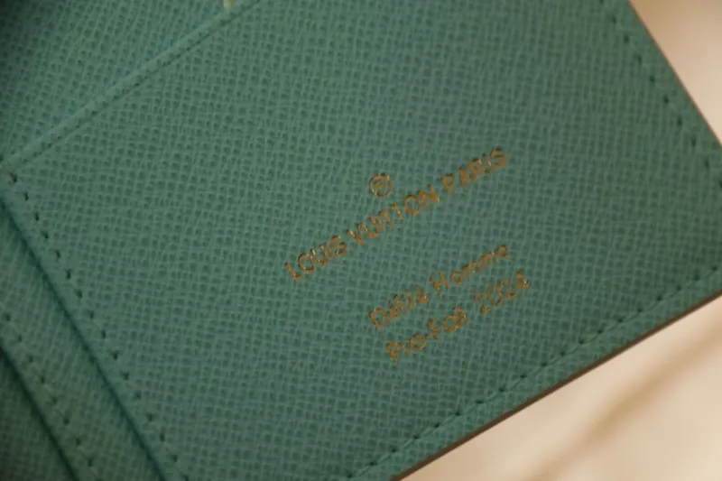 LV Wallets-1045 - Image 5
