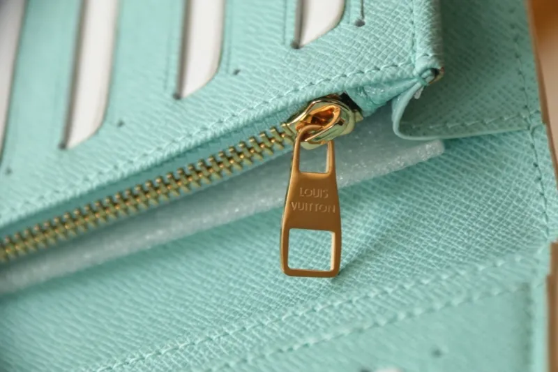 LV Wallets-1045 - Image 6