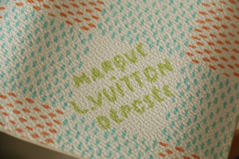 LV Wallets-1045 - Image 8
